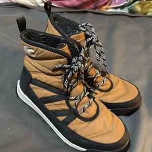 Sorel Women’s Winter boots Whitney II 
Worn twice- like new!!
Size 11